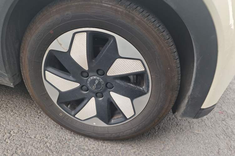 Used BYD Dolphin 2024 Honor Edition 420km Fashion Version Right Front Wheel Hub