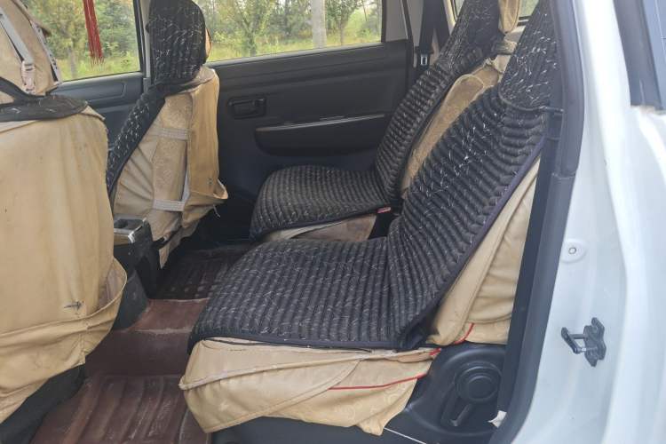 Used Dongfeng Fengon 330 2014 1.5L Manual Utility Version DK15 Left Rear Seat