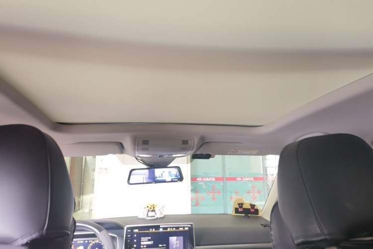 Used Volkswagen Tharu 2023 300TSI Two-Wheel-Drive Full Moon Edition Headliner