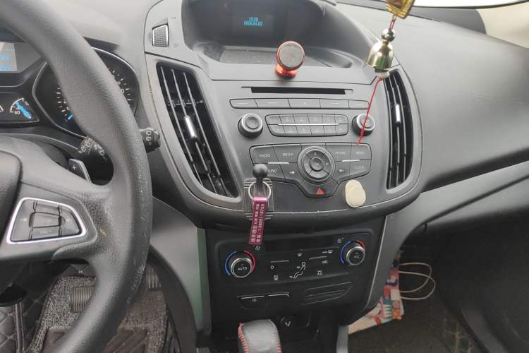 Used Ford Kuga 2017 EcoBoost 180 Two-Wheel-Drive Elite Trim Audio And AC Panel