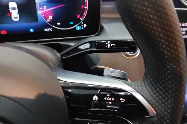 Used Mercedes-Benz C-Class 2023 Second Facelift C 260 L Sport Edition Gear Lever