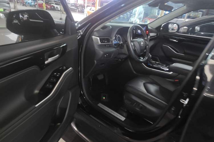 Used Toyota Highlander 2024 2.5L Smart Electric Hybrid Dual-Motor Two-Wheel Drive Luxury Version 7 Seats