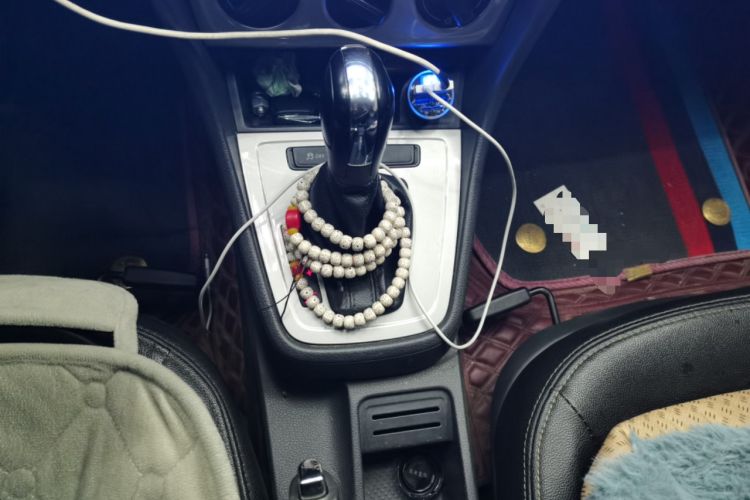 Used Volkswagen Lavida 2015 1.6L Automatic Fashion Edition Gear Lever