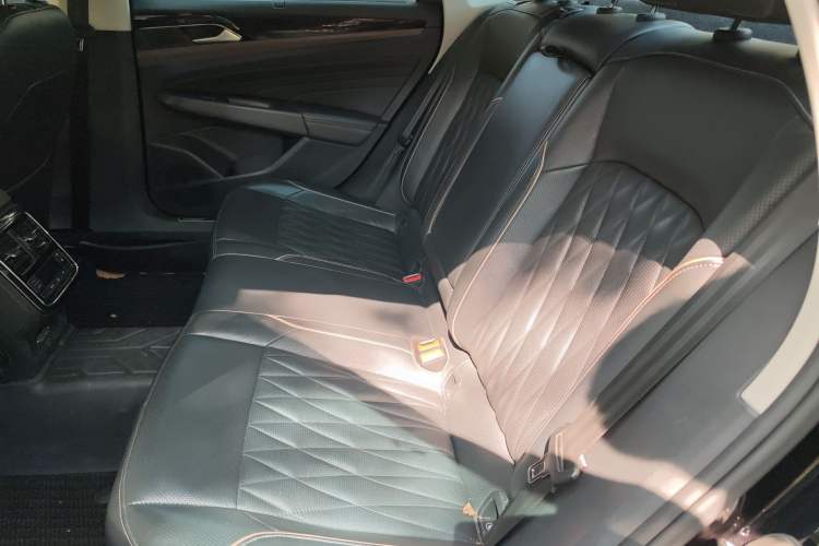 Used Volkswagen Passat 2019 330TSI Luxury Edition China VI Standard
