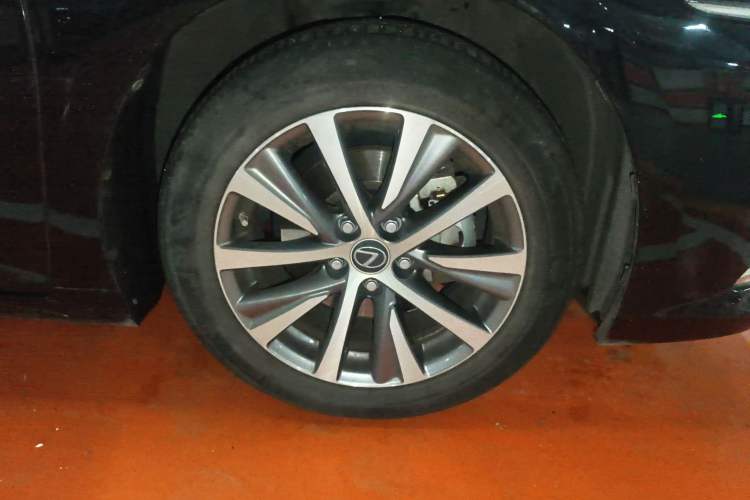 Used Lexus ES 2020 300h Premier Edition