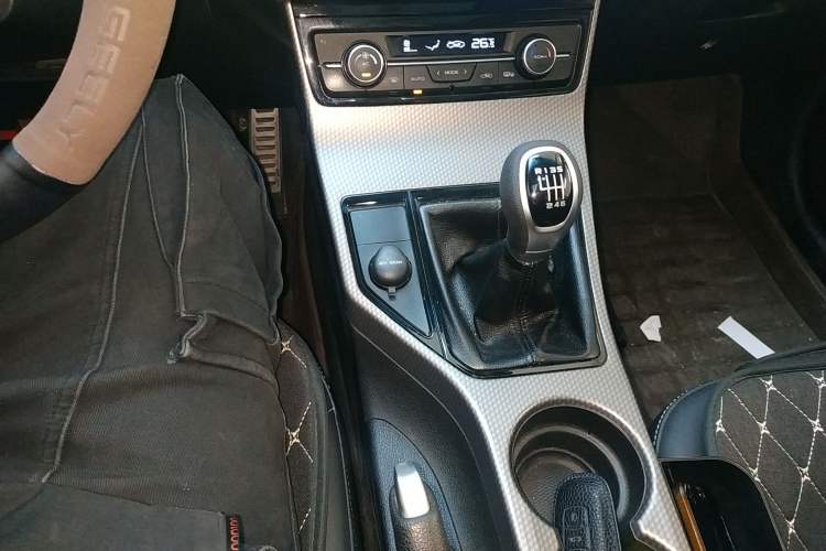 Used Geely Auto Emgrand GS 2016 Sports Edition 1.8L Manual LingShang Model Gear Lever