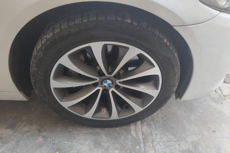 Used BMW 5 Series 2014 528Li Leading Model
