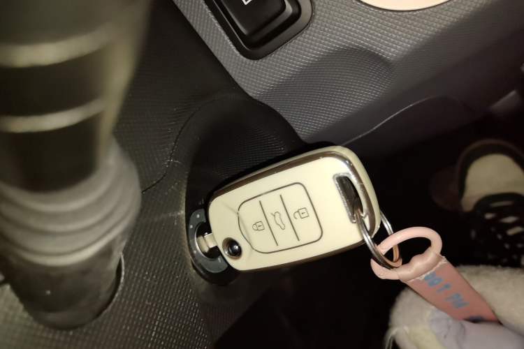 Used Wuling Hongguang MINIEV 2021 Macaron Fashion Model Lithium Iron Phosphate Vehicle Key