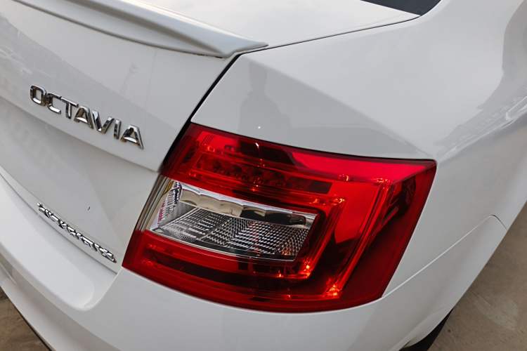 Used Skoda Octavia 2017 1.6L Manual Front-Wheel-Drive Version