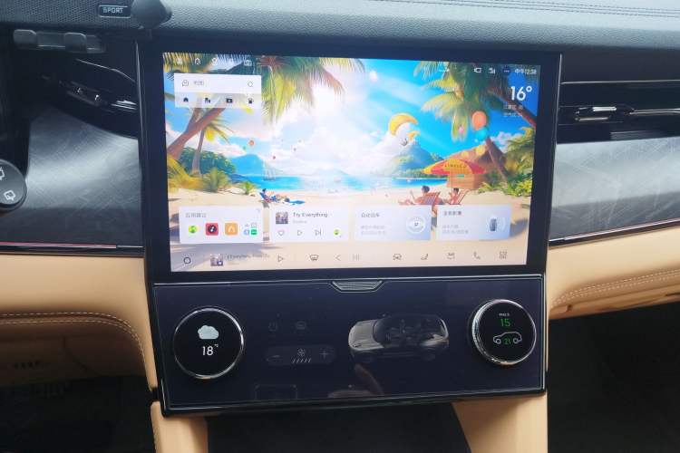 Used Lynk & Co 09 2021 2.0T Halo Six-Seater
