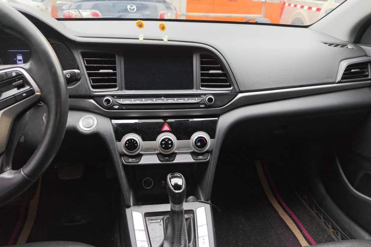 Used Hyundai Elantra (6th Generation / Lingdong) 2019 1.5L CVT ZhiXuan – Elite Version Audio And AC Panel