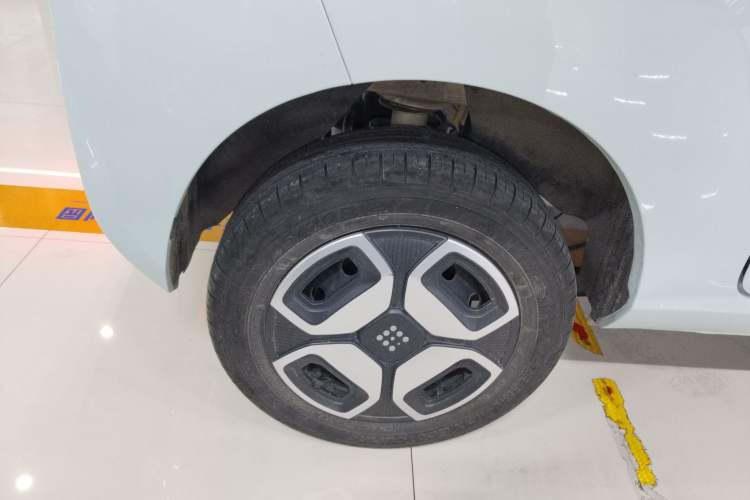 Used Dongfeng Fengon MINIEV 2022 Shishi Style Luxury Version Right Rear Wheel Hub