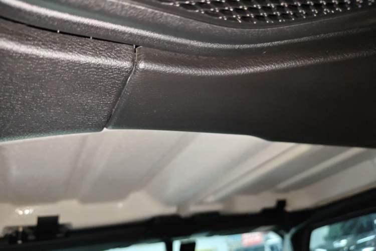 Used Jeep Wrangler 2019 2.0T Sahara Four-Door Version China VI Emission Standard
