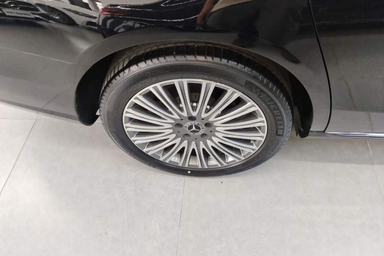 Used Mercedes-Benz E-Class 2023 E 300 L Stylish Model Right Rear Wheel Hub