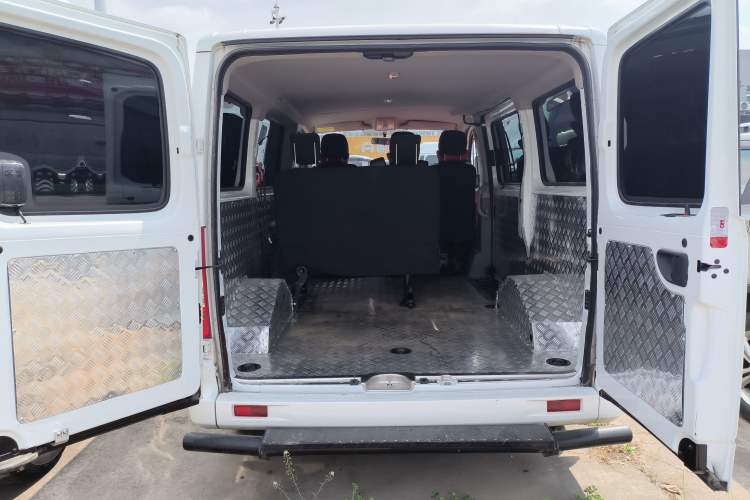 Used SAIC MAXUS Xintu V80 2024 Aotuntong Value Edition 6MT Short Wheelbase Ultra-Low Roof 127 Ps 5/6 Seats