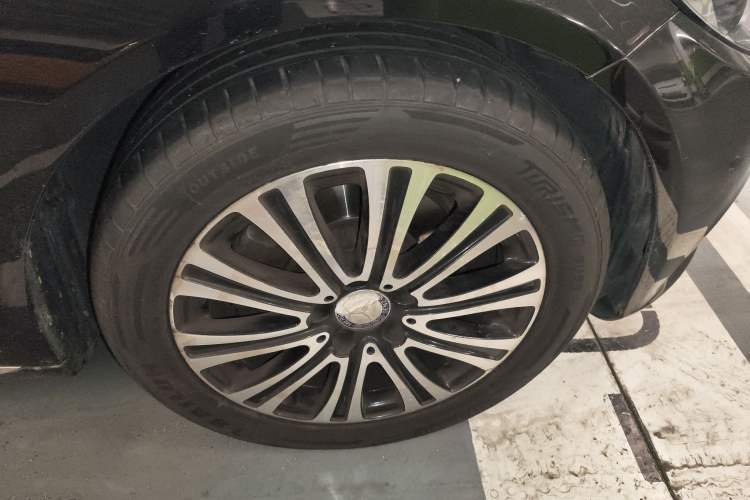 Used Mercedes-Benz C-Class 2015 Facelift C 200 L
