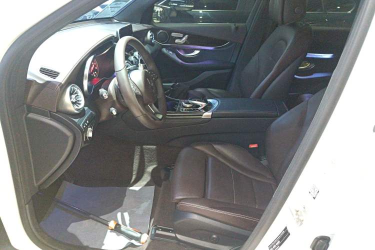 Used Mercedes-Benz GLC 2016 GLC 260 4MATIC Luxury Model
