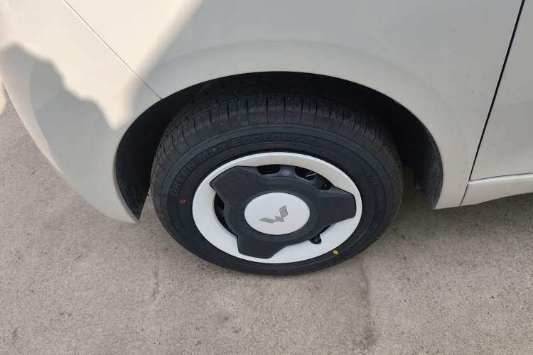 Used Wuling Hongguang MINIEV 2024 3rd Generation 215km Youth Edition Left Front Wheel Hub