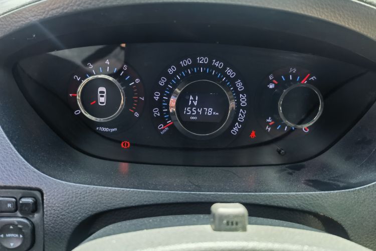 Used Luxgen Great 7 SUV 2013 Limited-Edition Sharp Edition 2.2T All-Wheel-Drive Prestige Model Odometer Close Up