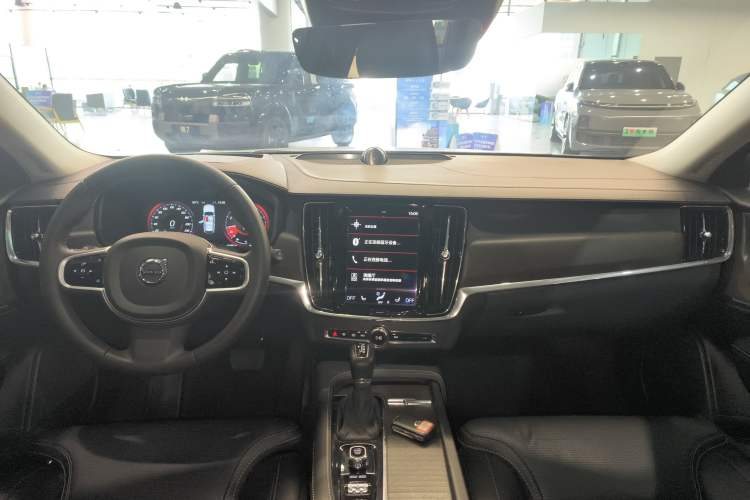 Used Volvo V90 2017 Cross Country T5 AWD Prestige Edition
