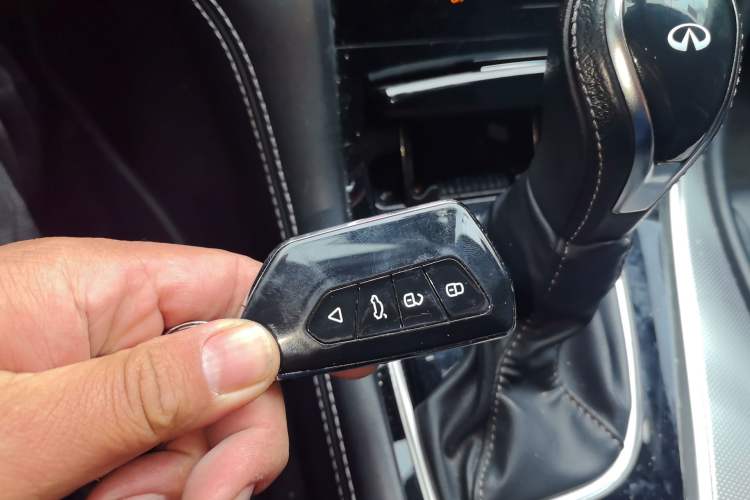 Used Infiniti Q50L 2018 2.0T Enjoyment Version China V Standard
