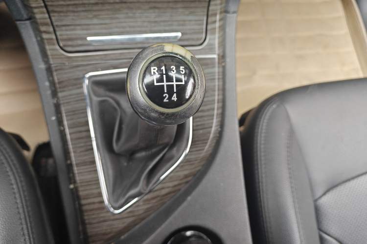 Used Zotye T600 2016 1.5T Manual Luxury Edition Gear Lever