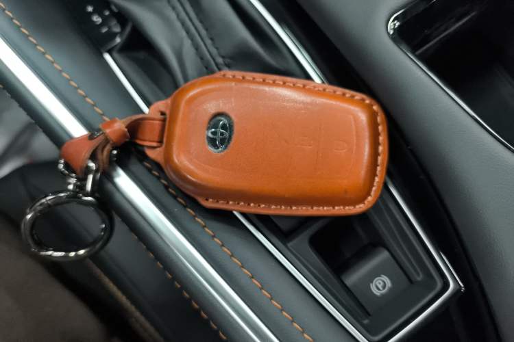 Used Toyota Avalon 2024 Dual-Motor 2.0L Luxury Edition
