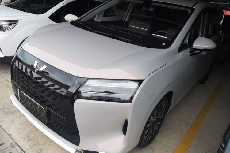 Used Wuling Starlight 730 2025 Model Plug-in Hybrid 125km Luxury Edition