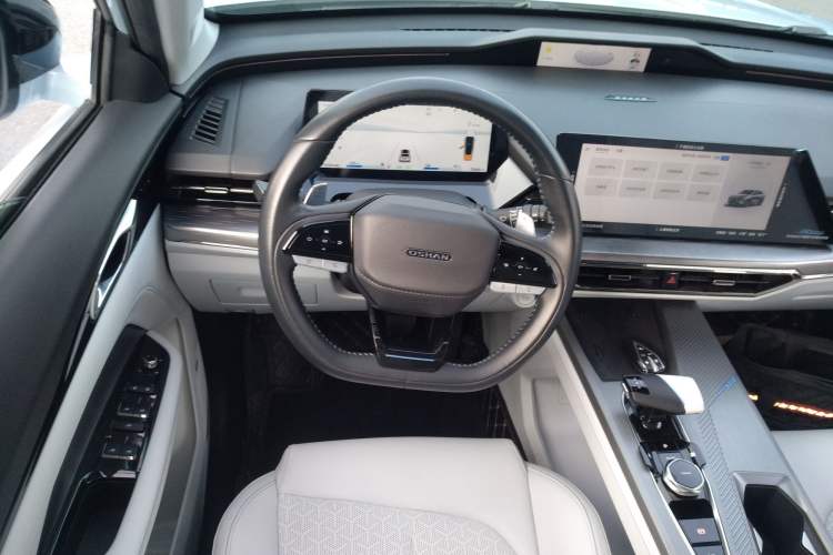 Used CHANGAN OSHAN Z6 New Energy 2022 Blue Whale iDD 150KM Flagship PLUS Smart Parking Edition Steering Wheel