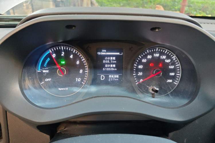 Used Wuling Yangguang 2024 300km Comfort-Grade Passenger Van 60kW