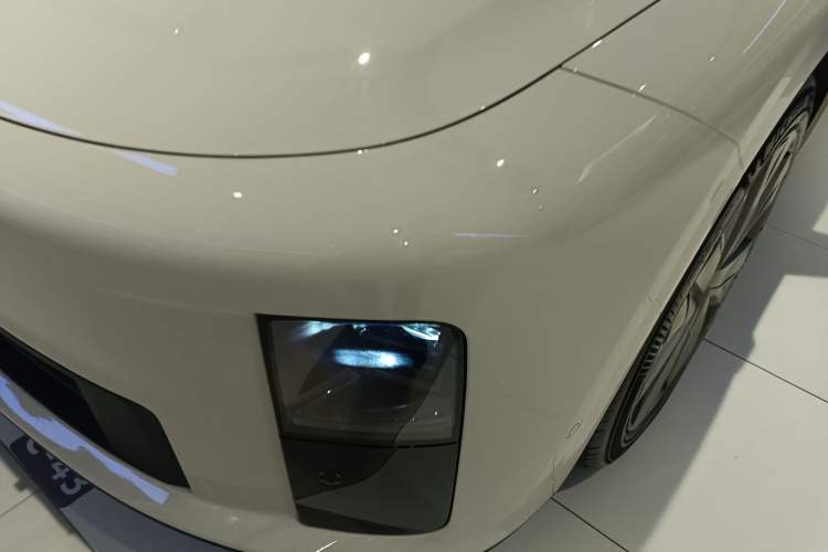 Used Li Auto i6 2025 Model Two-Wheel-Drive Standard Type Left Front Headlight