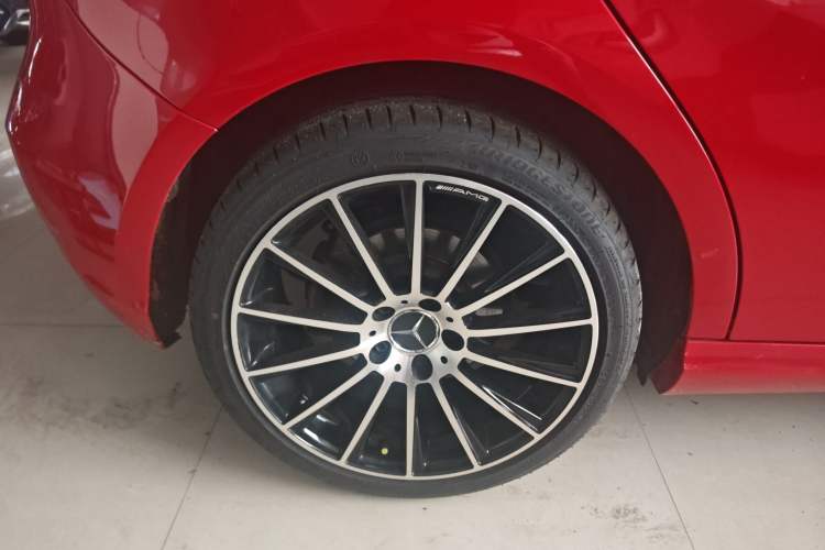 Used Mercedes-Benz A-Class 2013 A 200 Urban Edition Right Rear Wheel Hub