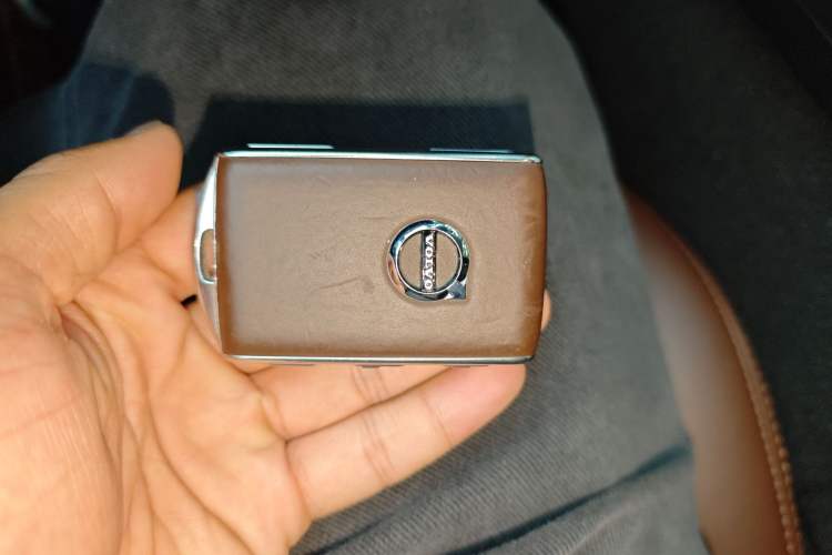 Used Volvo XC60 New Energy 2019 T8 E-Drive Hybrid Prestige Luxury Version China V Standard Vehicle Key