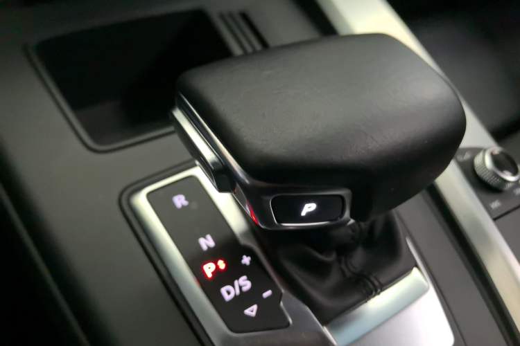 Used Audi A4L 2020 40 TFSI Fashion Dynamic Model Gear Lever