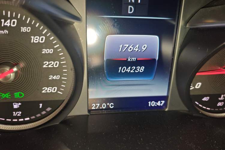 Used Mercedes-Benz GLC 2017 GLC 200 4MATIC Odometer Close Up