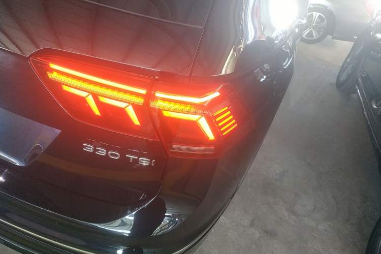 Used Volkswagen Tiguan L 2023 Restyled 330TSI Automatic Two-Wheel Drive R-Line Enhanced Comfort Version Right Rear Taillight