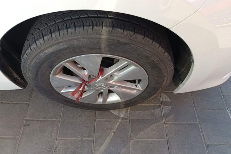 Used Toyota Corolla 2014 1.6L CVT GL Right Front Wheel Hub