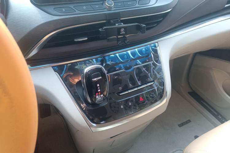 Used Buick GL8 2023 Land Executive Class Comfort Model