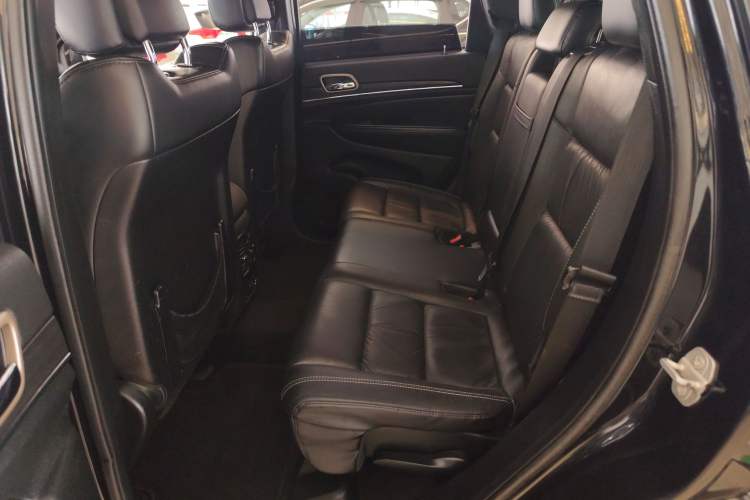 Used Jeep Grand Cherokee 2014 3.0TD Diesel Comfort Navigation Version Left Rear Seat