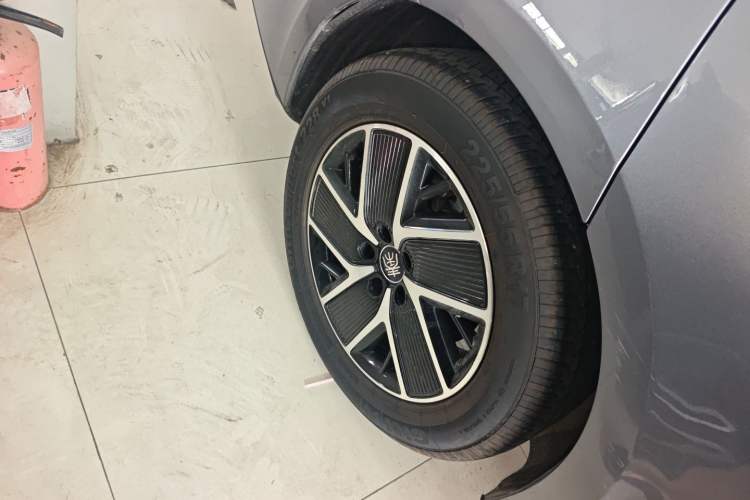 Used BYD Qin L 2024 DM-i 120KM Leading Model Right Rear Wheel Hub