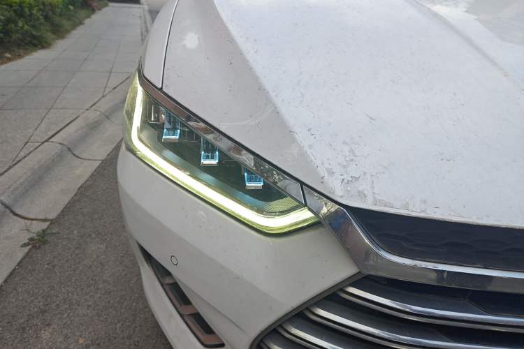 Used BYD Qin Pro New Energy 2018 DM 1.5TI Automatic Smart Connect Elite Model Right Front Headlight