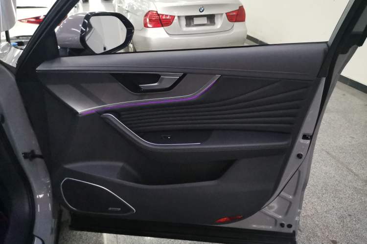 Used Hongqi HS5 2023 2.0T Qixiang Pro Edition
