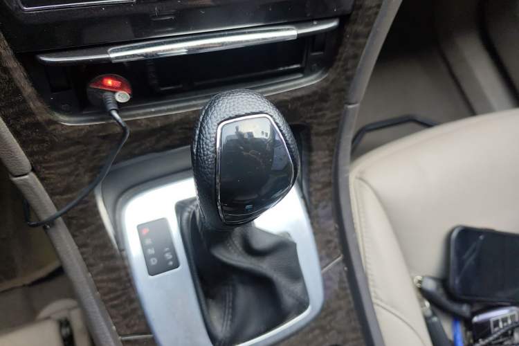 Used Ford Mondeo 2011 2.0L GTDi 200 Luxury Edition Gear Lever