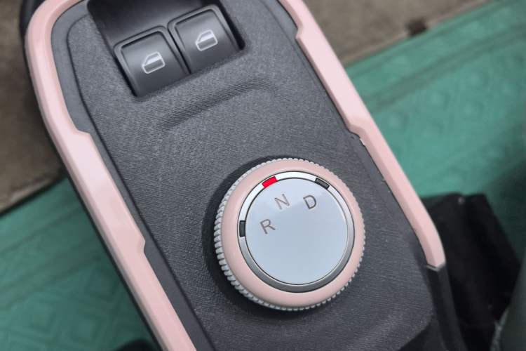 Used Chery QQ Ice Cream 2022 120km Conical Shape Lithium Iron Phosphate
