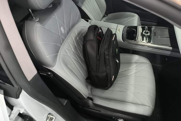 Used Geely Galaxy E8 2025 700 km Long-Range Intelligent Driving Version
