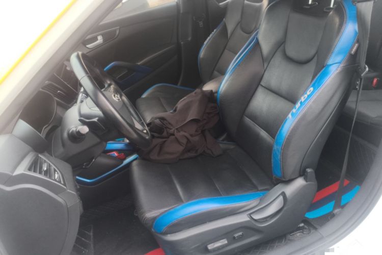 Used Hyundai Veloster 2015 1.6T Automatic Prestige Edition Left Front Seat