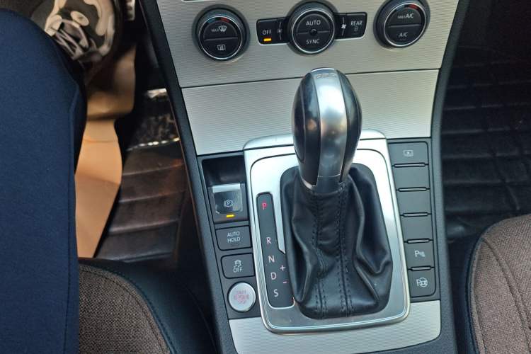 Used Volkswagen Magotan 2015 Revised 1.8TSI Prestige Version Gear Lever