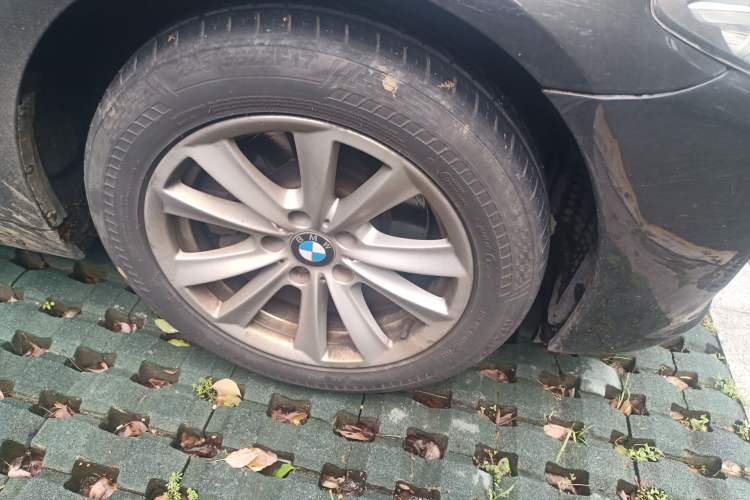 Used BMW 5 Series 2014 520Li Elegant Model Right Front Wheel Hub