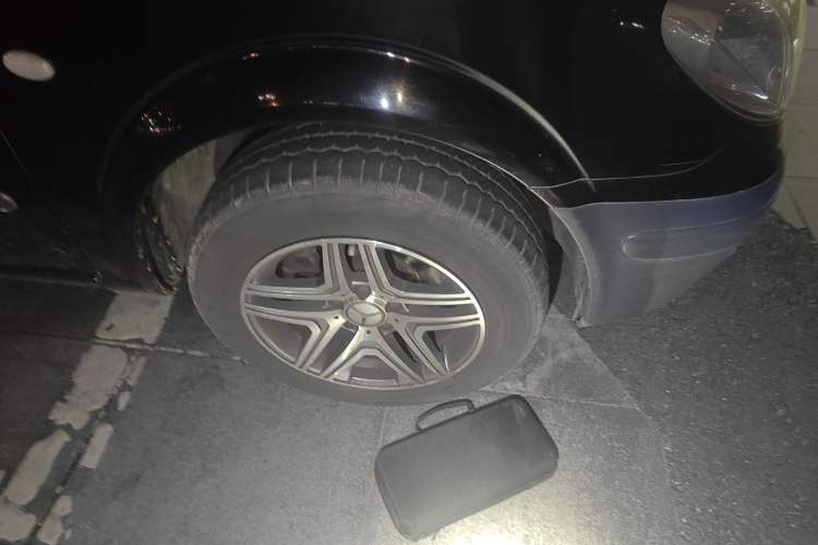 Used Mercedes-Benz Vito 2010 2.1T Diesel Business Edition Right Front Wheel Hub