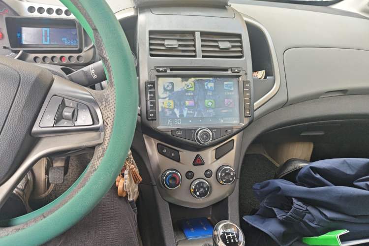 Used Chevrolet Aveo Sonic 2011 Sedan 1.4L MT SL